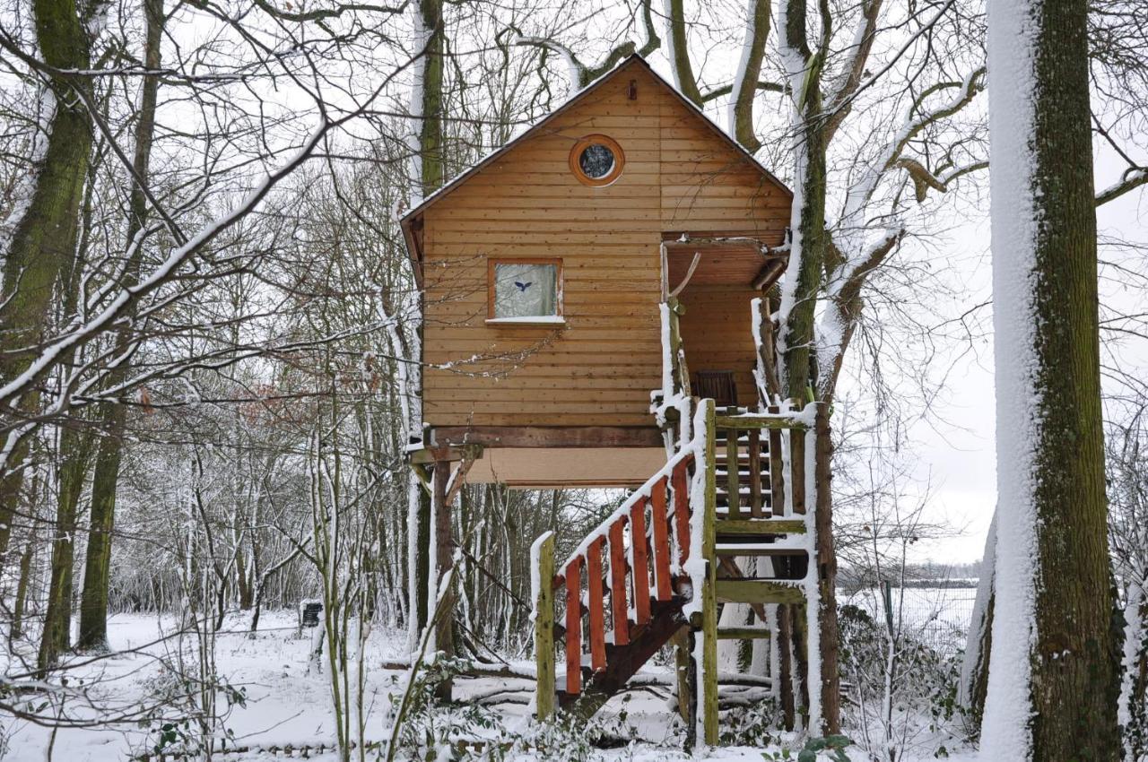La Cabane Aux Secrets - Au Milieu De Nulle Part Outines Exterior photo