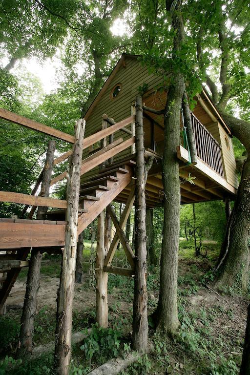 La Cabane Aux Secrets - Au Milieu De Nulle Part Outines Room photo