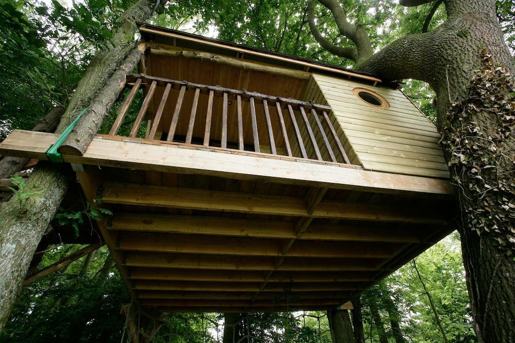 La Cabane Aux Secrets - Au Milieu De Nulle Part Outines Exterior photo