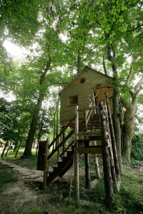 La Cabane Aux Secrets - Au Milieu De Nulle Part Outines Exterior photo